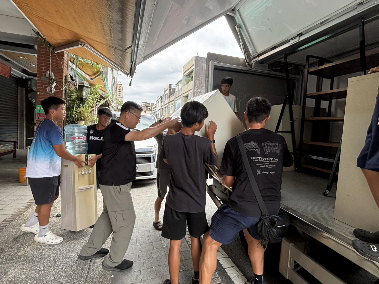 社友KR協助利澤簡文教促進會搬家社區服務